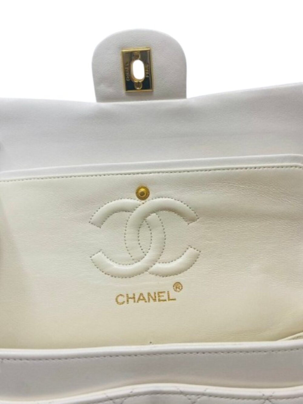 White Chanel Flap Bag Small Classic Flap White Lambskin Gold Hardware Vintage - Picture 6 of 15